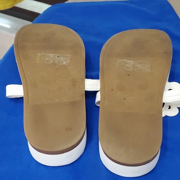 Sandles - Picture 3 of 5